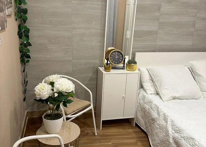 Sn-hostel Πανσιόν Σετούμπαλ